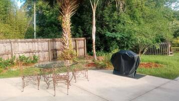 屋外ダイニングエリア