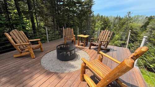 Close to Acadia hikes! Relaxing deck with firepit! 10-min walk to  ocean access.