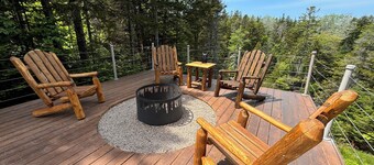 Close to Acadia hikes! Relaxing deck with firepit! 10-min walk to  ocean access.