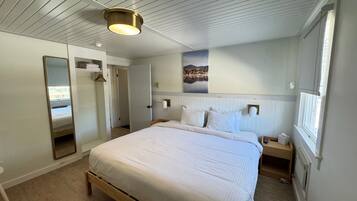 Habitación doble Deluxe | 2 habitaciones, escritorio y cortinas blackout