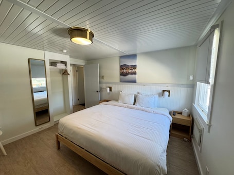 Deluxe Double Room | Desk, blackout drapes, iron/ironing board, free WiFi