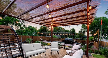 Spacious Home with Big Backyard, Jacuzzi, and Pool Bishops Art District & Dallas