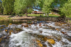 المنطقة المحيطة بالمنشأة