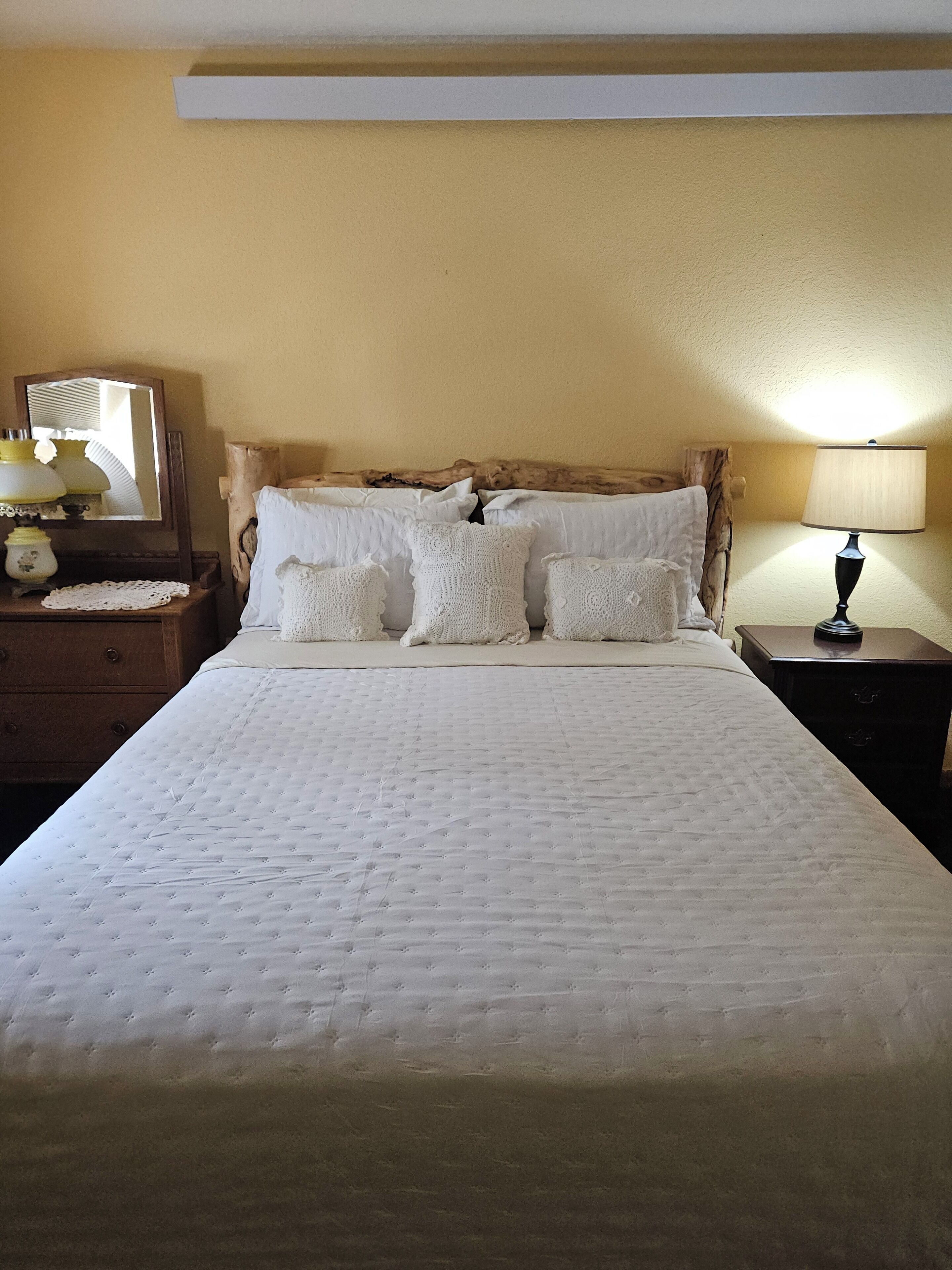 4 bedrooms, desk, iron/ironing board, free WiFi