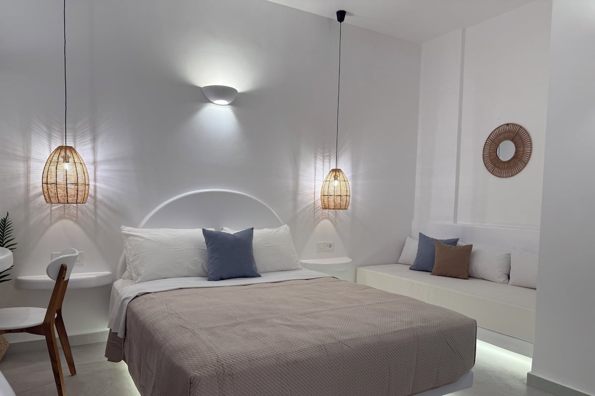 Junior Suite please | 1 bedroom, iron/ironing board, free WiFi, bed sheets