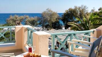 Doppelzimmer, Meerblick | Terrasse/Patio