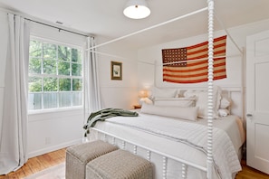 3 bedrooms, travel cot, free WiFi, bed sheets