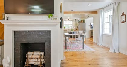 Charming Renovated Franklin Cottage
