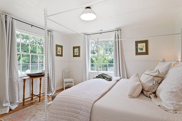 3 bedrooms, travel cot, free WiFi, bed sheets