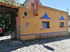 Front of property - POSADA BUGAMBILIAS (Tepoztlán)