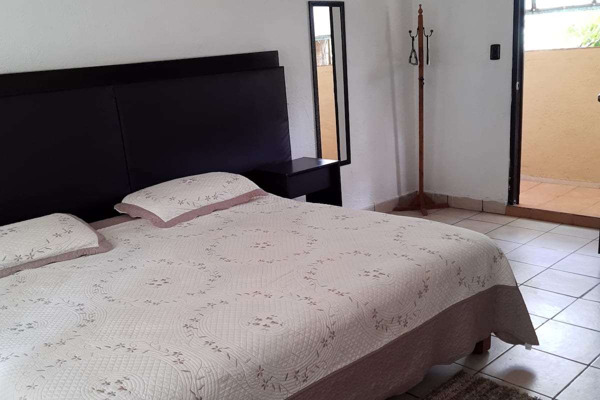 Habitación básica doble | Wifi gratis y ropa de cama