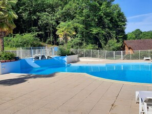 Outdoor pool - Chalet Dans un Village de Vacances au Coeur du Département du lot (Mauroux)