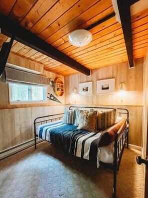 Interior - ★Centrally-located chalet w/ deck + Saco nearby★ (Bartlett)