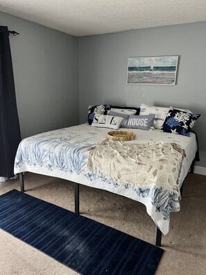 Room - Townhouse with two master suites and two queen sleeper in living area (Gulf Breeze)