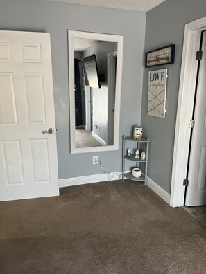 Interior - Townhouse with two master suites and two queen sleeper in living area (Gulf Breeze)