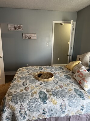 3 bedrooms, iron/ironing board, travel cot, free WiFi
