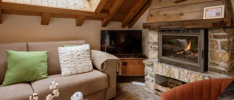 TV, fireplace