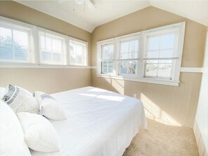 1 bedroom, iron/ironing board, free WiFi - Carriage Casita Jewel of the Central Coast (Santa Maria)