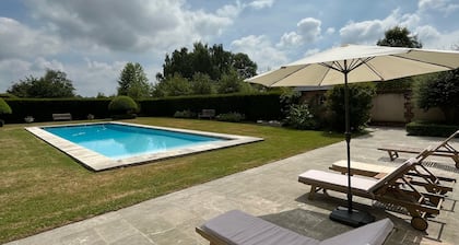 Beautiful family home with heated pool and tennis court 15 minutes from Deauville