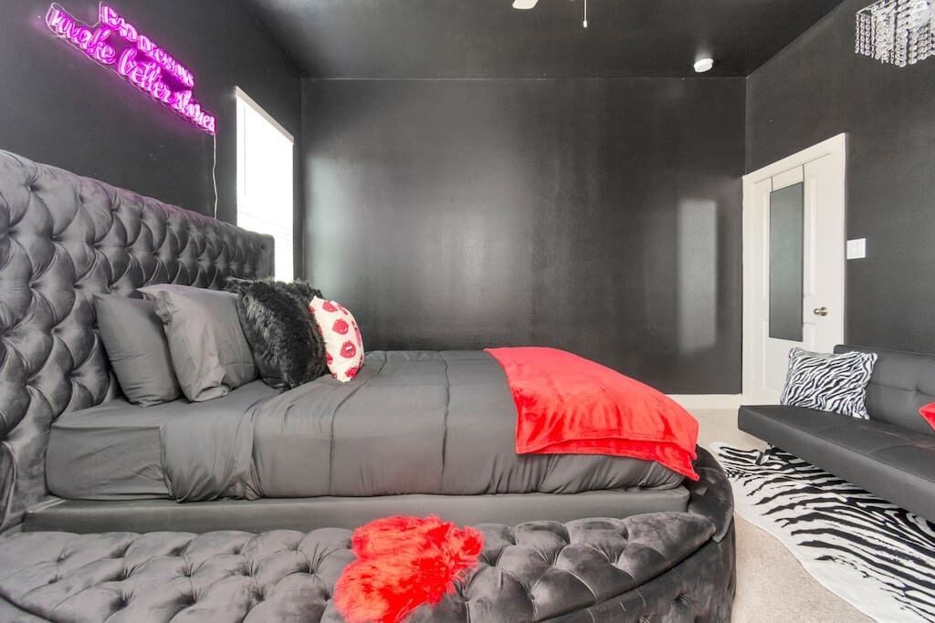 3 habitaciones, tabla de planchar con plancha, wifi y ropa de cama 