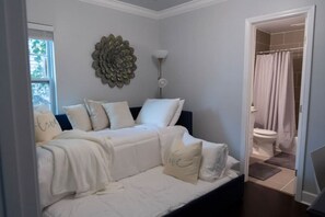 3 bedrooms, desk, iron/ironing board, WiFi