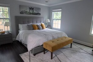 3 habitaciones, escritorio, tabla de planchar con plancha y wifi