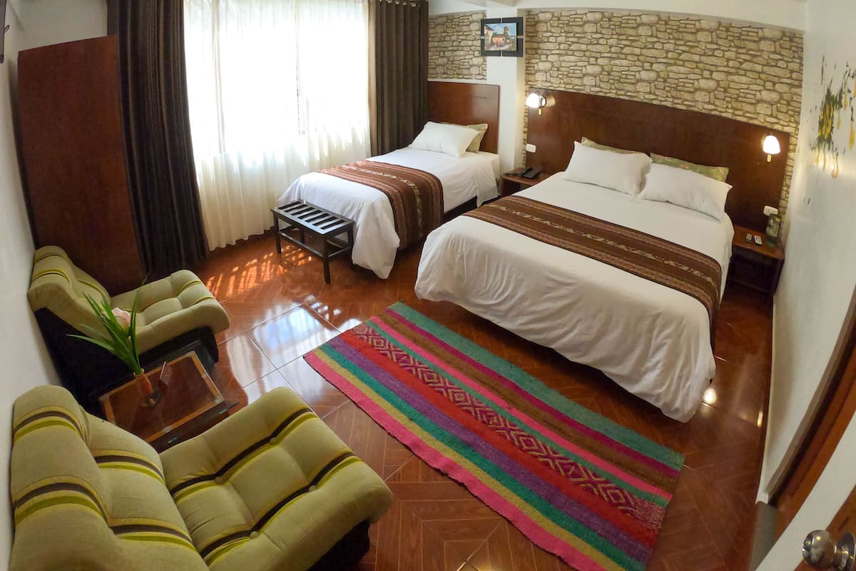 Business Triple Room | In-room safe, individually decorated, free WiFi, bed sheets