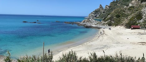 Plage, chaises longues