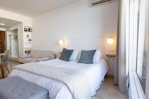 Free WiFi, bed sheets