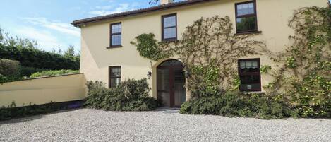 Cottage | Façade de l’hébergement