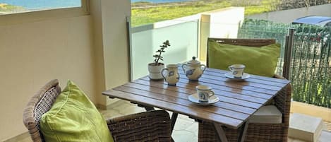 تناول الطعام بالخارج