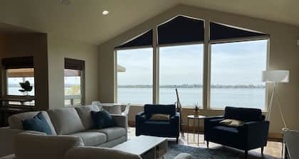 Lakeside home w/dock, gamerooms, fenced yard