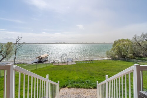 Lakeside home w/dock, gamerooms, fenced yard