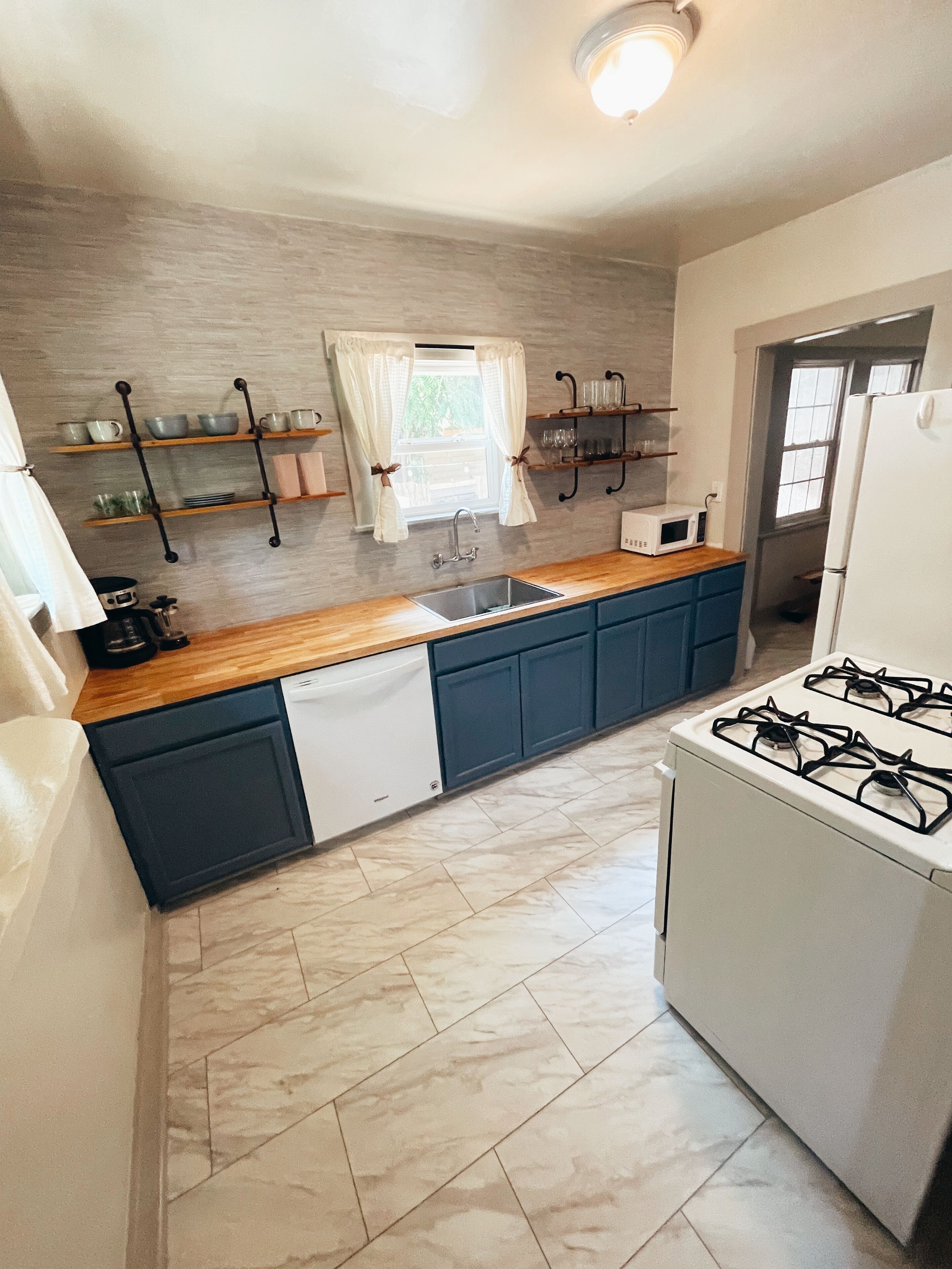 冰箱、微波炉、烤箱、炉灶