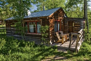 Exterior - Beaver Cabin - Cozy rustic cabin (Clark)