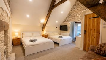 4 bedrooms, desk, iron/ironing board, travel cot