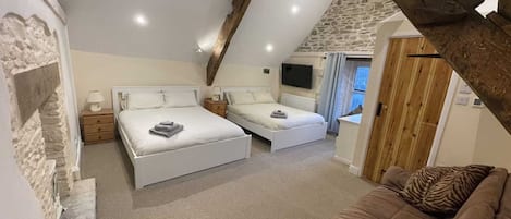 4 bedrooms, free WiFi, bed sheets