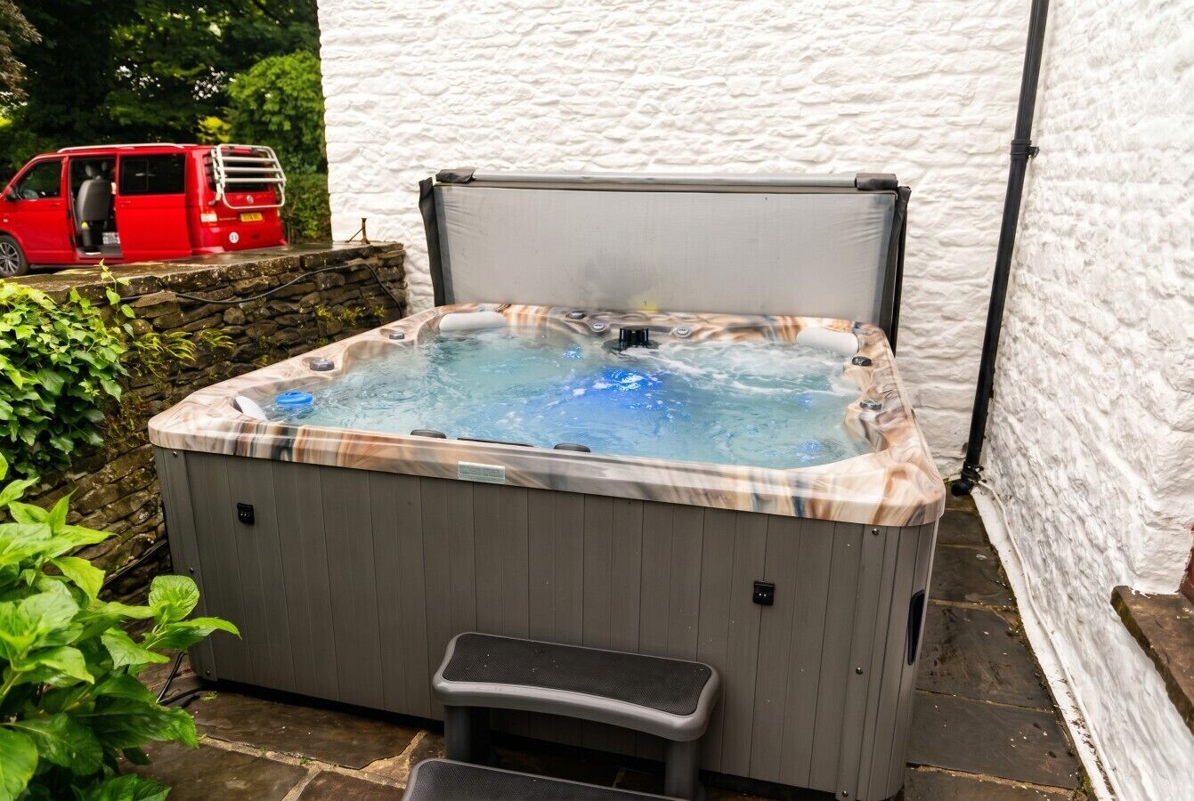 Outdoor spa tub