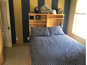 4 bedrooms, desk, iron/ironing board, free WiFi