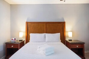 3 habitaciones, escritorio, tabla de planchar con plancha y wifi gratis