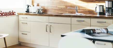 Fridge, microwave, stovetop, dishwasher