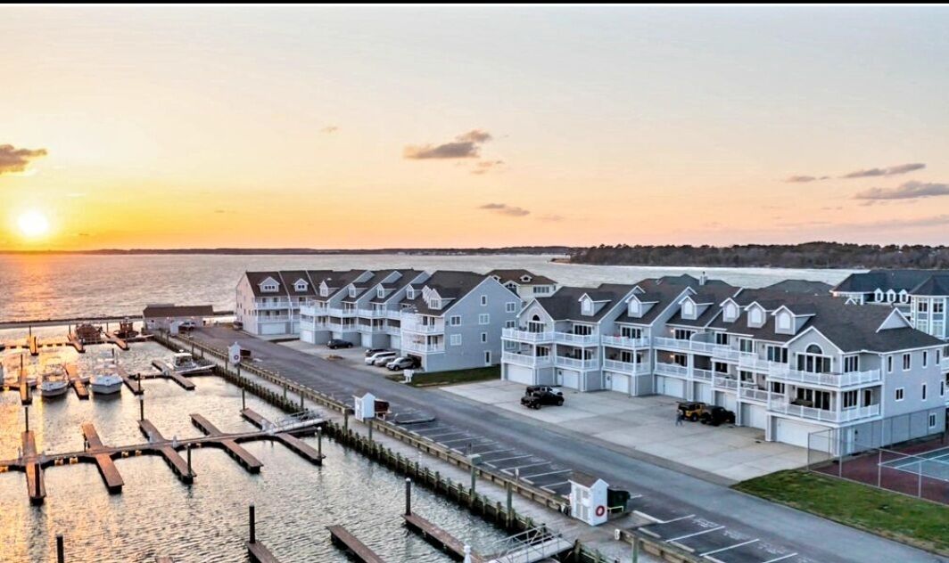 Gorgeous Pet-Friendly Bay Front Bethany Beach Townhouse Parking & Pool