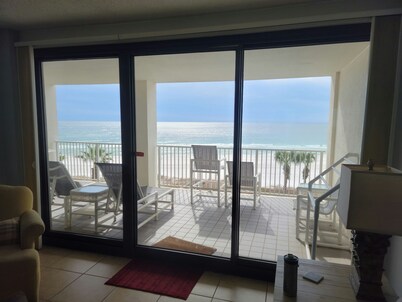3BR/2BA Beachfront Oasis, Huge Balcony, Amazing views from 4th floor