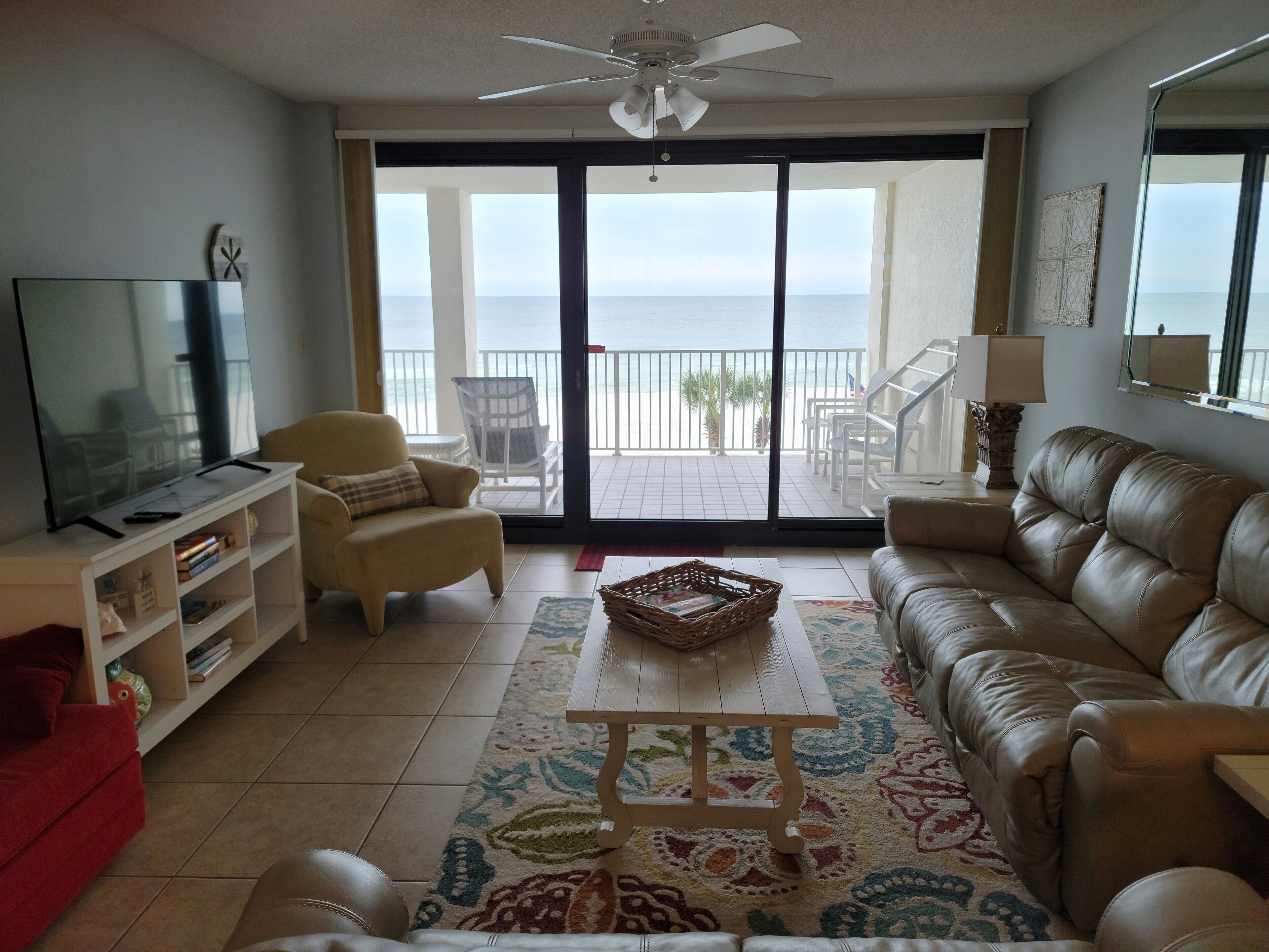 Smart TV, reproductor de DVD y libros 