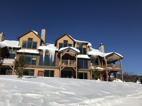Luxury Condo on Mount Snow access Road   Sleeps 12