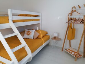 4 bedrooms, travel crib, free WiFi, bed sheets - Beautiful fully renovated villa, cycle track 50 m'away, beach 2 mins away, 4 bedrooms. (Andernos-les-Bains)