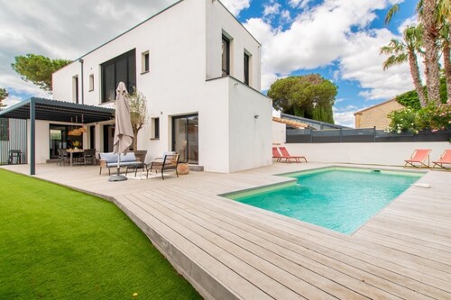 Superbe villa récente clim et piscine au sel