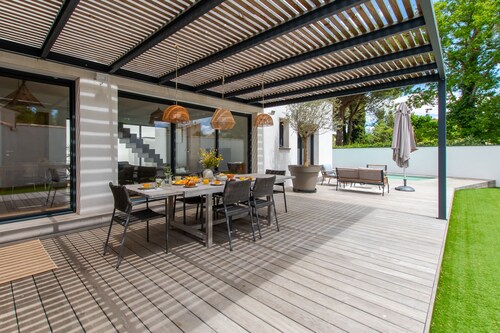 Superb new villa with air conditioning and saltwater pool