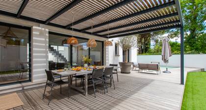 Superb new villa with air conditioning and saltwater pool