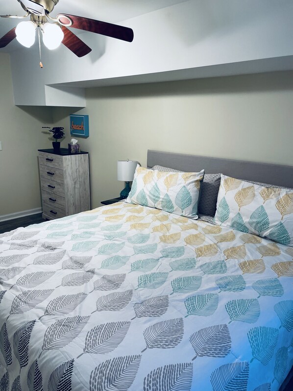 2 عدّة غرف نوم وسرير سفر وواي فاي وملاءات أسرّة